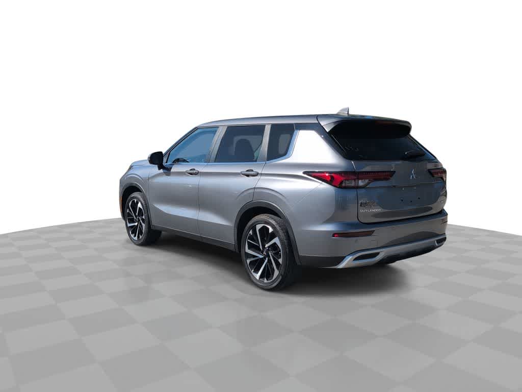 Thumbnail: 2022 Mitsubishi Outlander - 6
