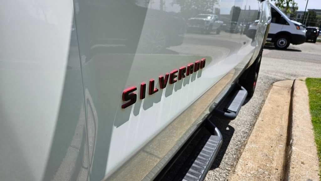 Thumbnail: 2018 Chevrolet Silverado 1500 - 3