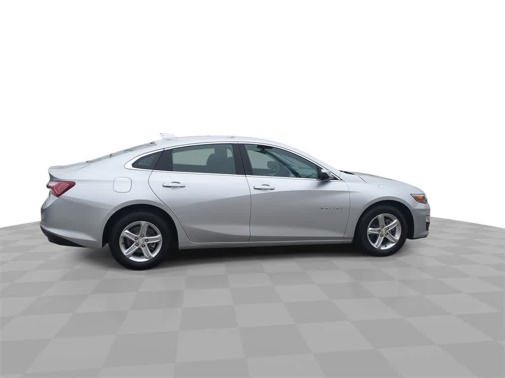 Thumbnail: 2022 Chevrolet Malibu - 9