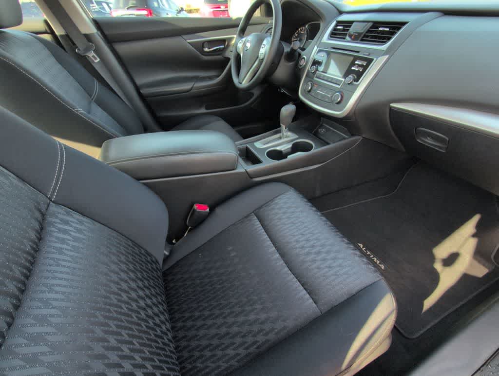 Thumbnail: 2017 Nissan Altima - 21