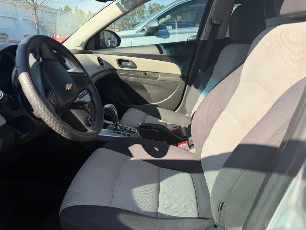 Thumbnail: 2015 Chevrolet Cruze - 25