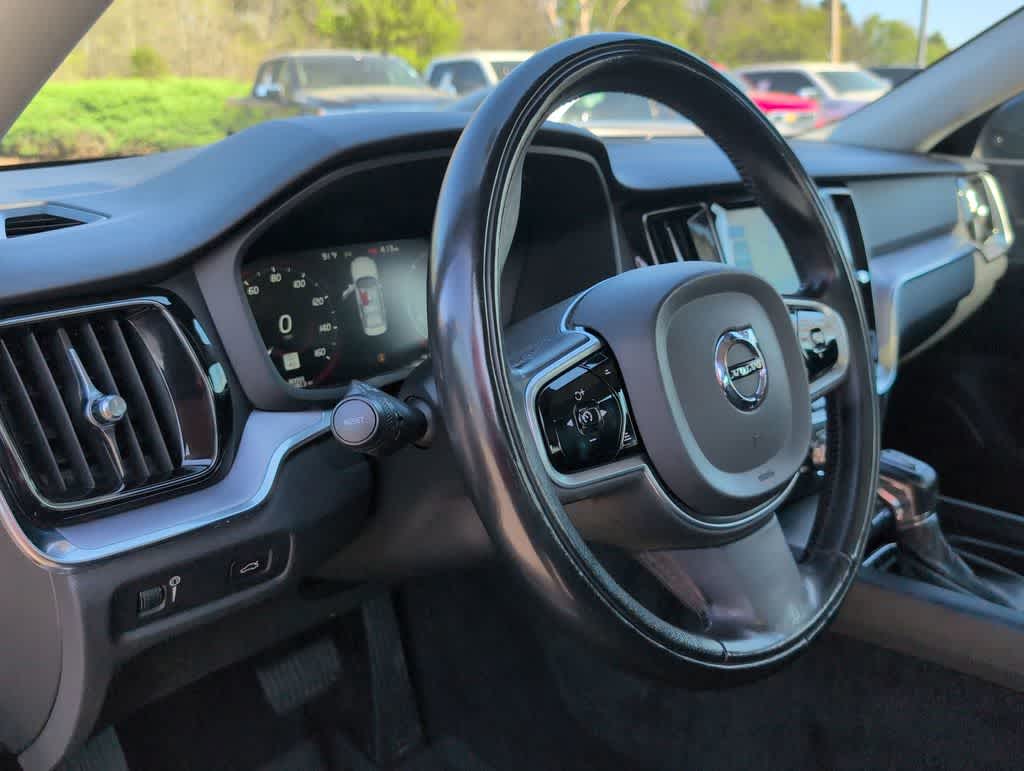 Thumbnail: 2020 Volvo S60 - 10