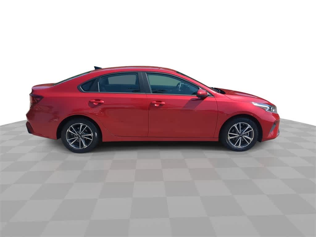 Thumbnail: 2023 Kia Forte - 9
