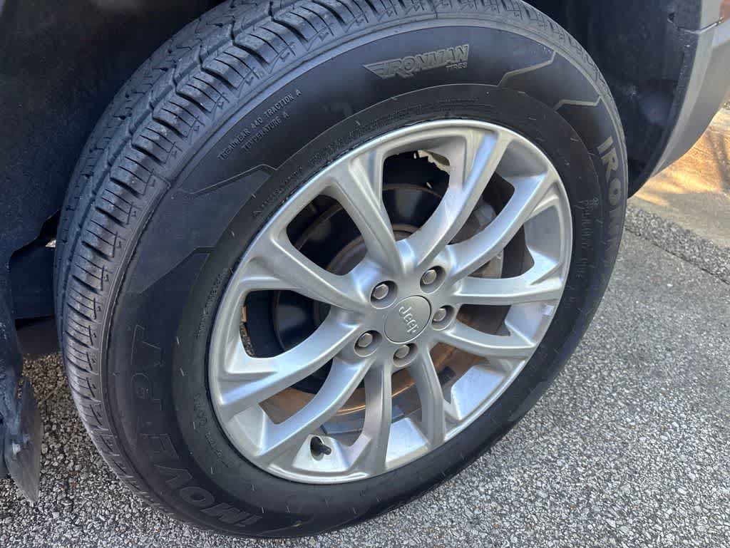 Thumbnail: 2019 Jeep Cherokee - 4