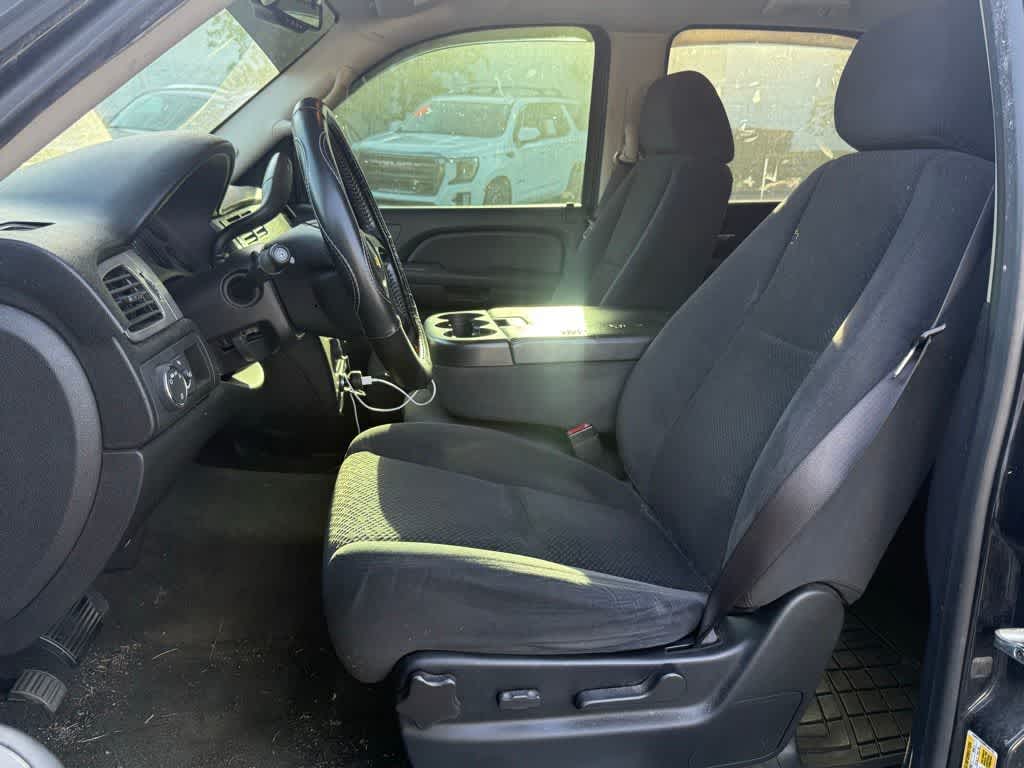 Thumbnail: 2008 Chevrolet Tahoe - 2
