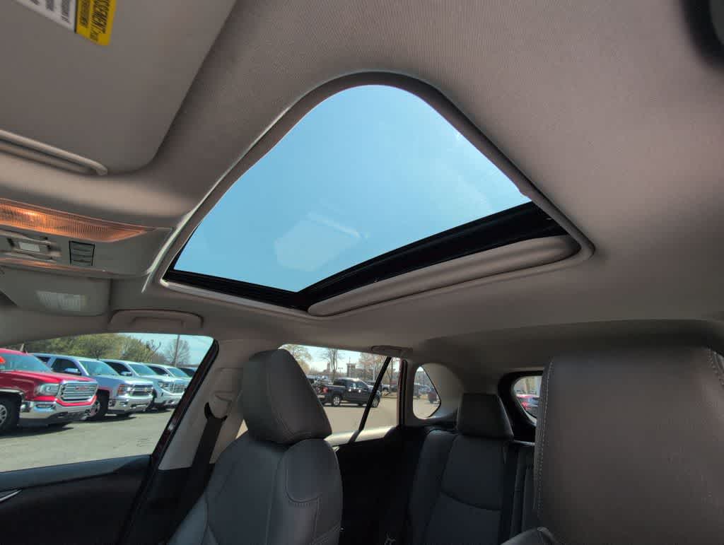 Thumbnail: 2021 Toyota RAV4 - 20