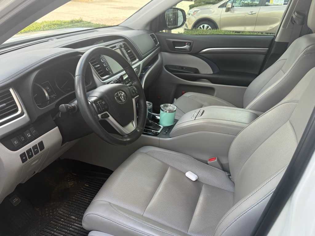 Thumbnail: 2019 Toyota Highlander - 2