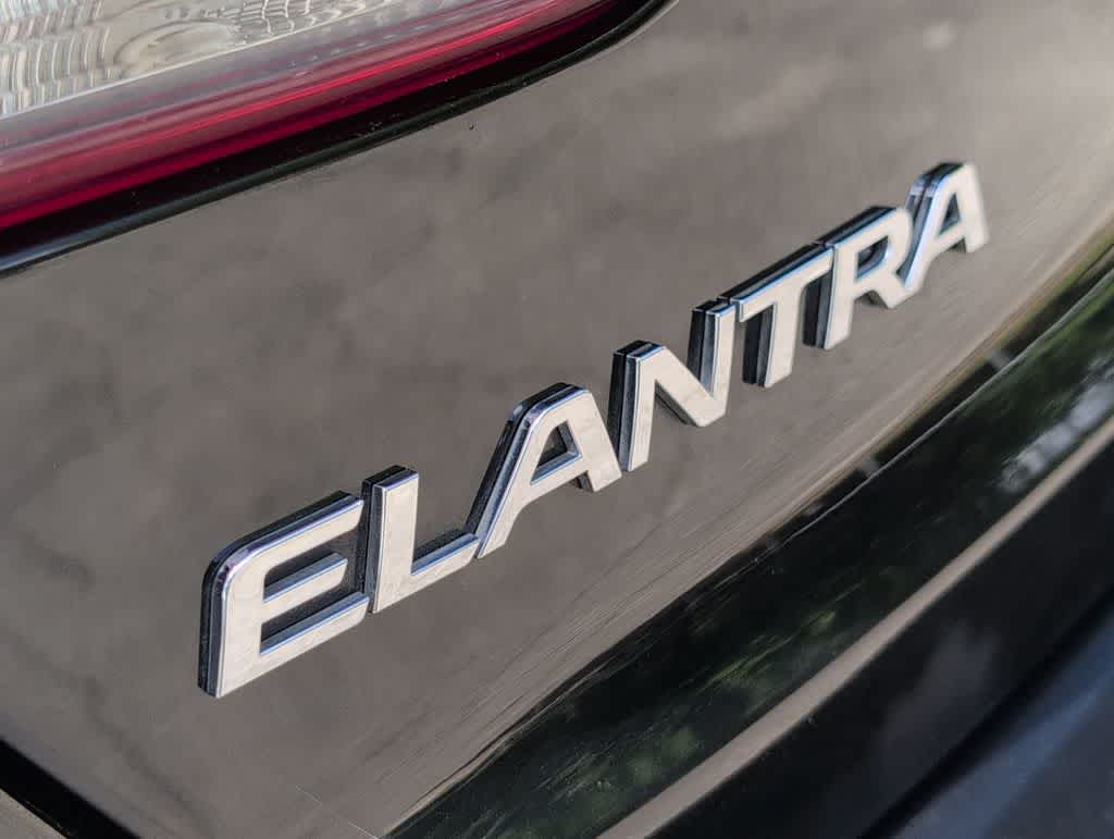 Thumbnail: 2017 Hyundai Elantra - 11