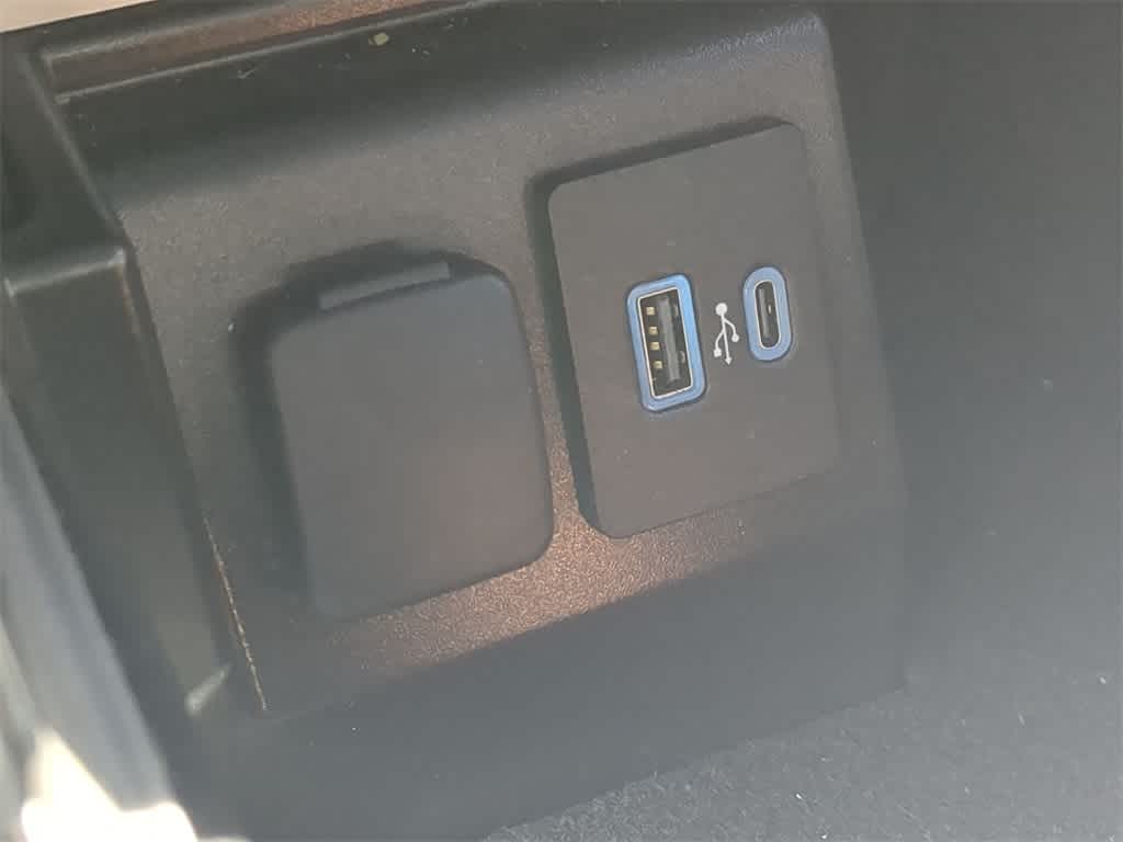 Thumbnail: 2021 Ford Explorer - 31