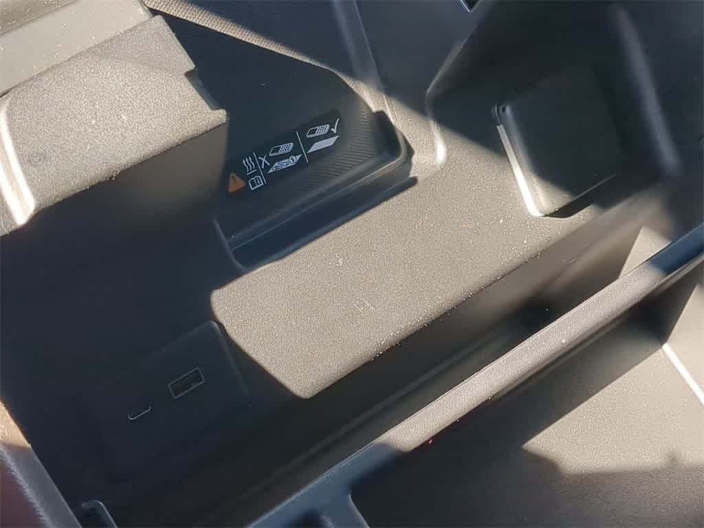 Thumbnail: 2022 Chevrolet Silverado 1500 - 32