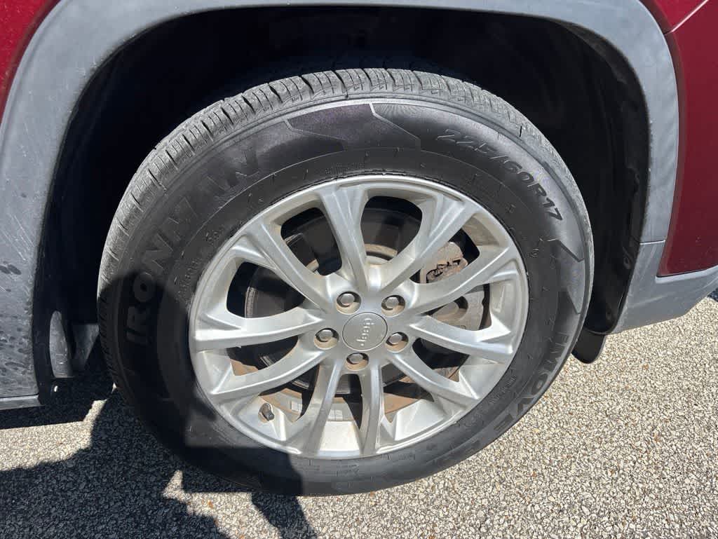 Thumbnail: 2019 Jeep Cherokee - 12