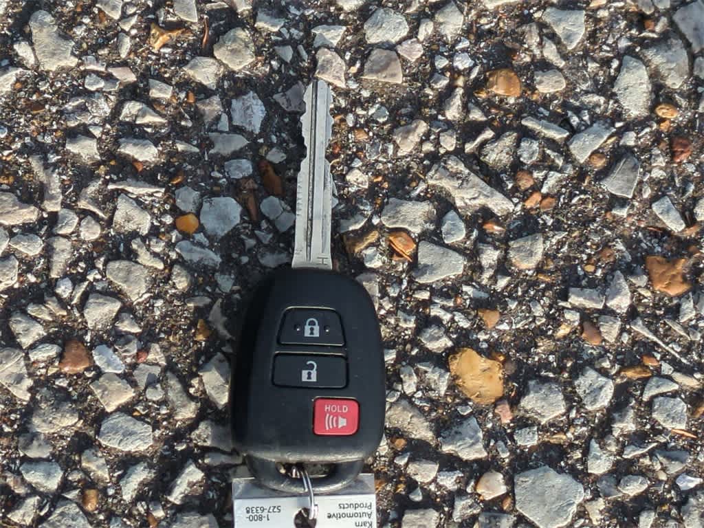 Thumbnail: 2022 Toyota Corolla Cross - 33