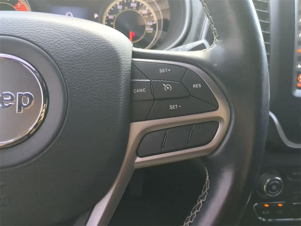 Thumbnail: 2021 Jeep Cherokee - 25