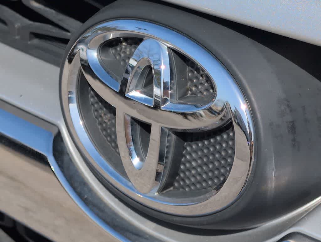 Thumbnail: 2015 Toyota 4Runner - 12