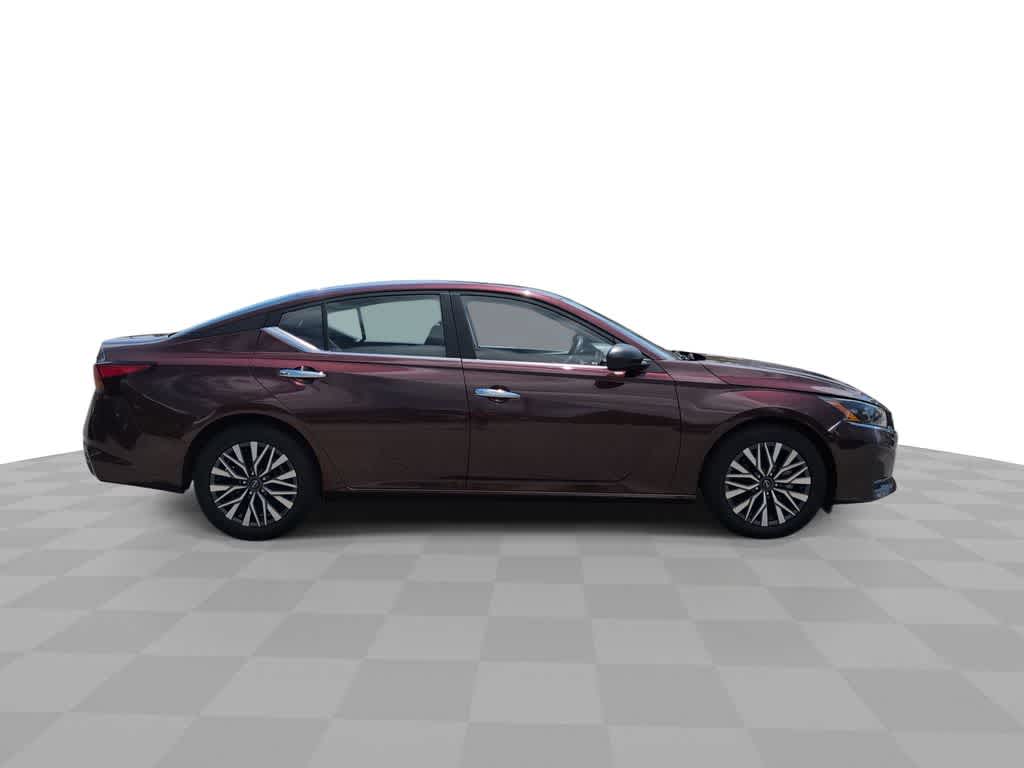 Thumbnail: 2024 Nissan Altima - 9