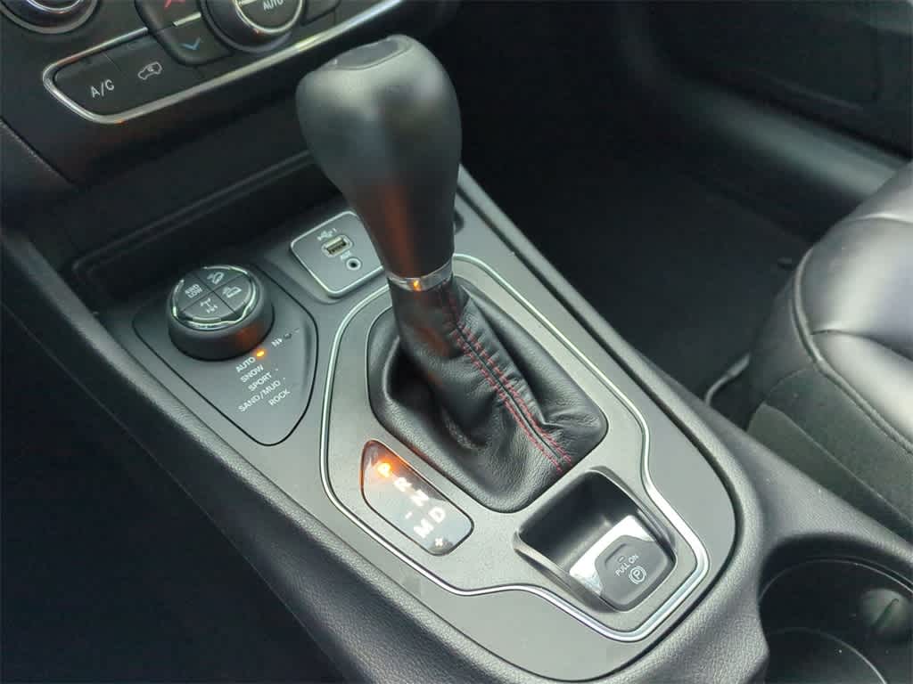 Thumbnail: 2019 Jeep Cherokee - 32