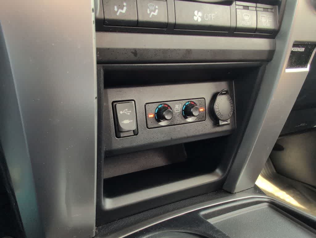 Thumbnail: 2015 Toyota 4Runner - 33