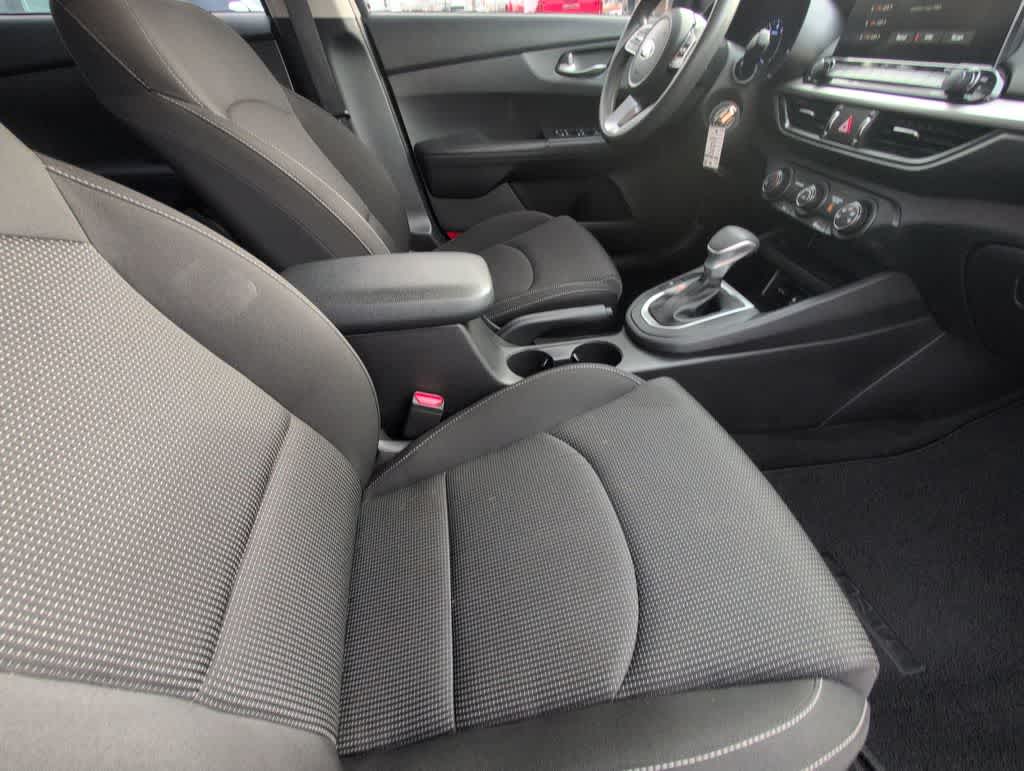 Thumbnail: 2021 Kia Forte - 22