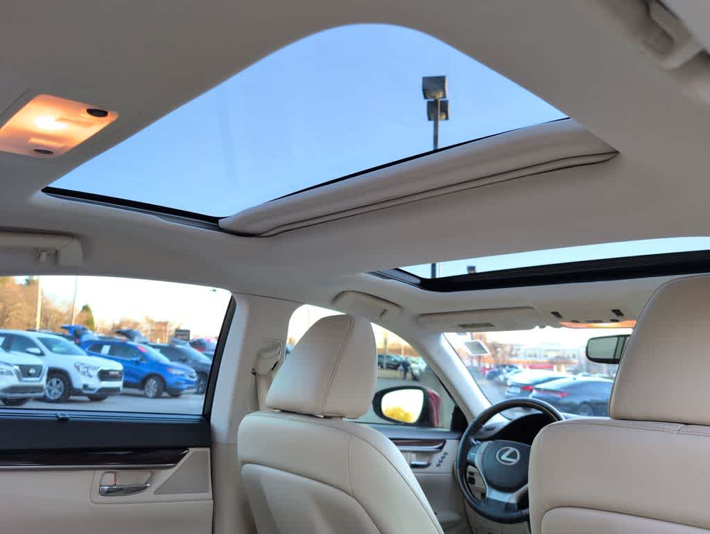 Thumbnail: 2013 Lexus ES - 23