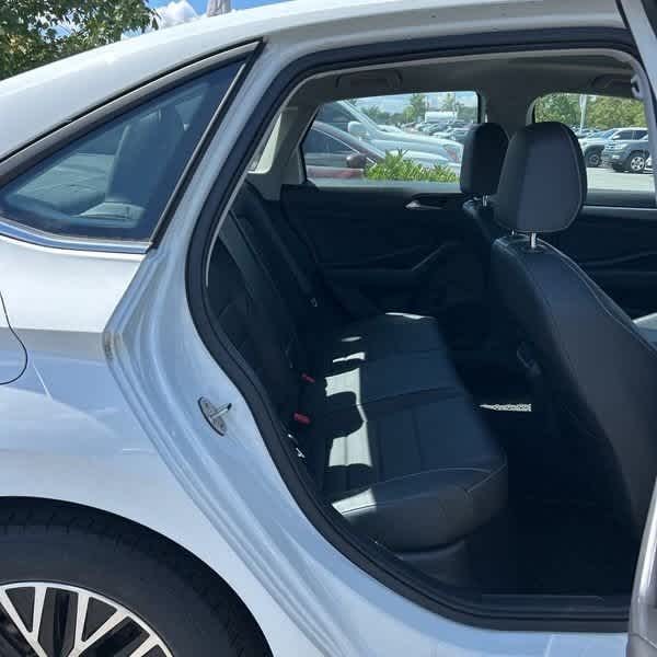 Thumbnail: 2021 Volkswagen Jetta - 9