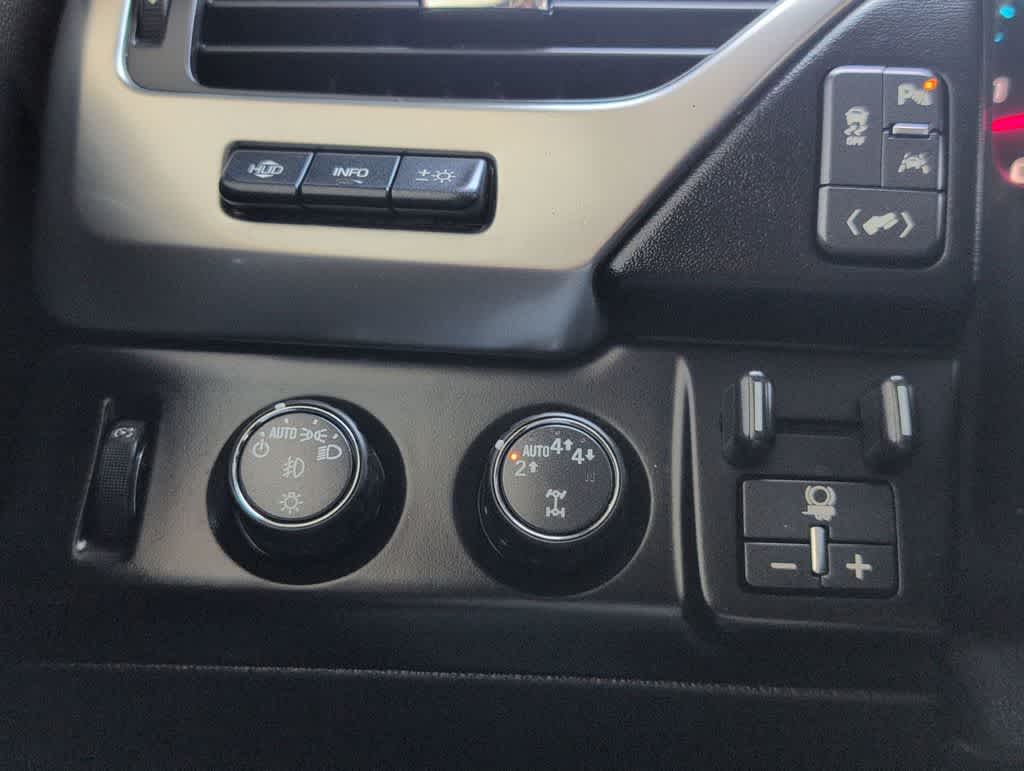 Thumbnail: 2018 Chevrolet Tahoe - 28