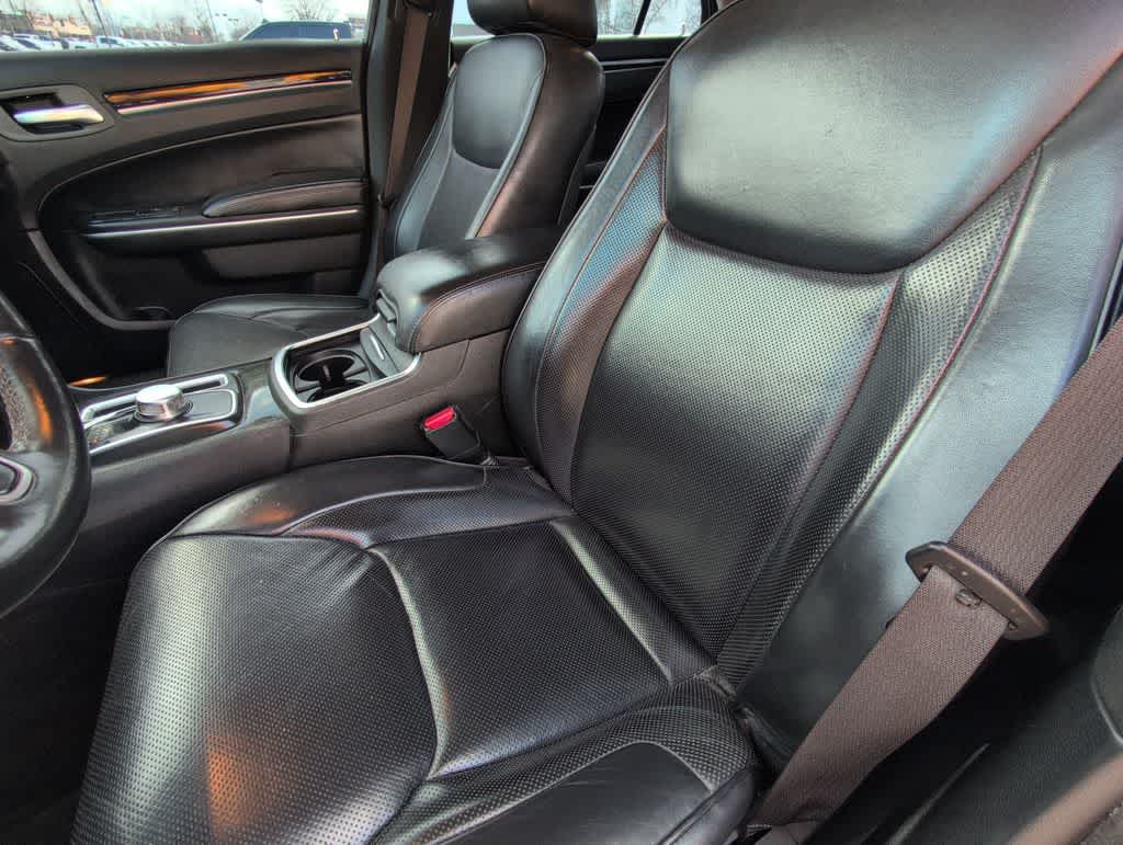 Thumbnail: 2019 Chrysler 300 - 17