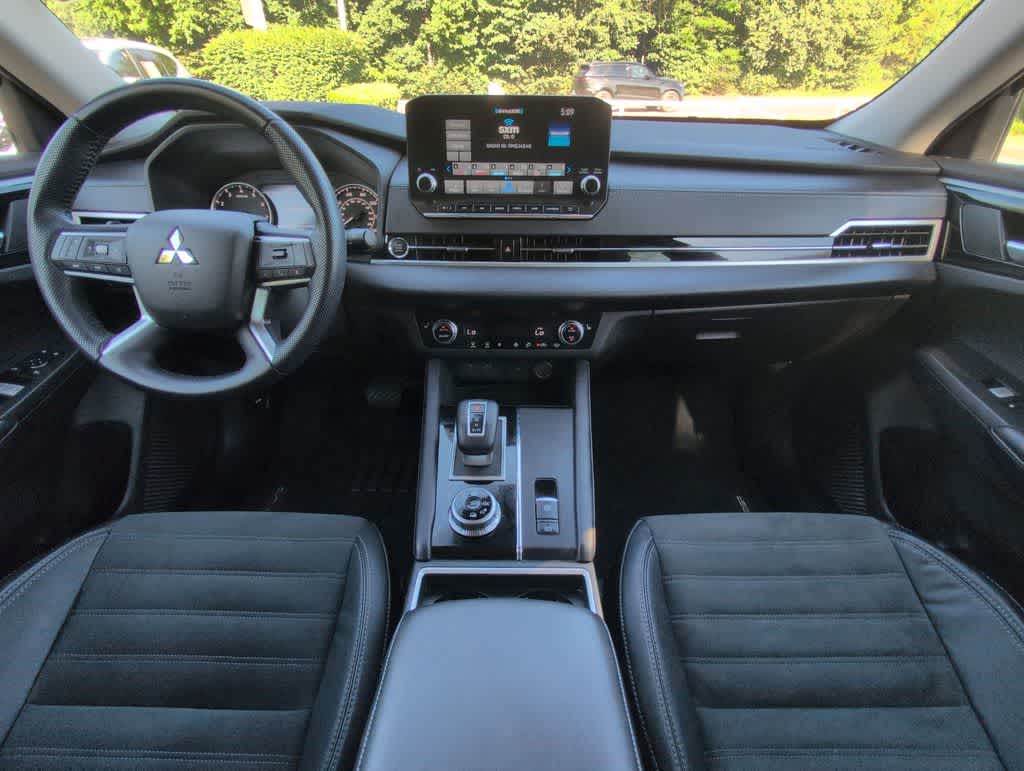 Thumbnail: 2022 Mitsubishi Outlander - 16