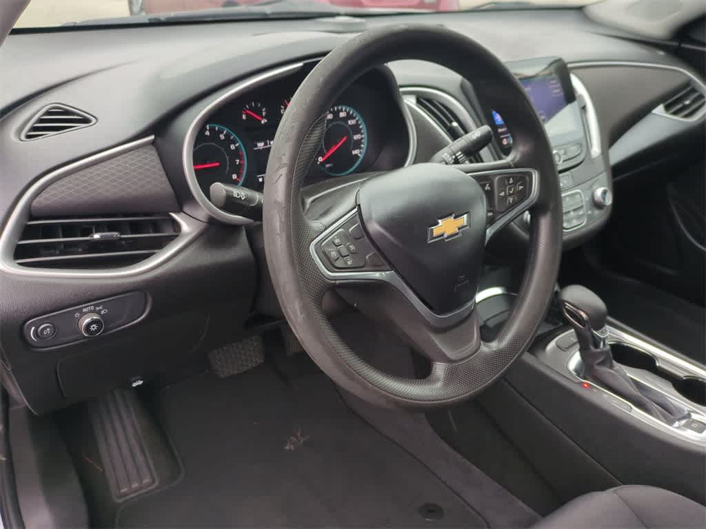 Thumbnail: 2022 Chevrolet Malibu - 10
