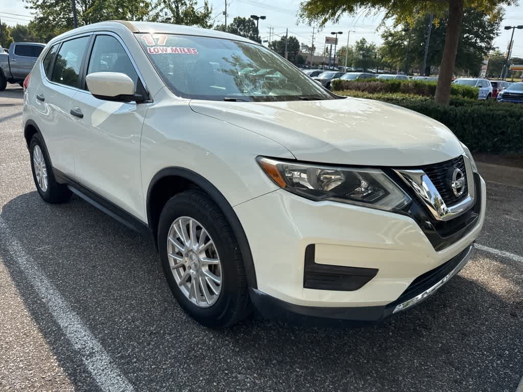 Thumbnail: 2017 Nissan Rogue - 9