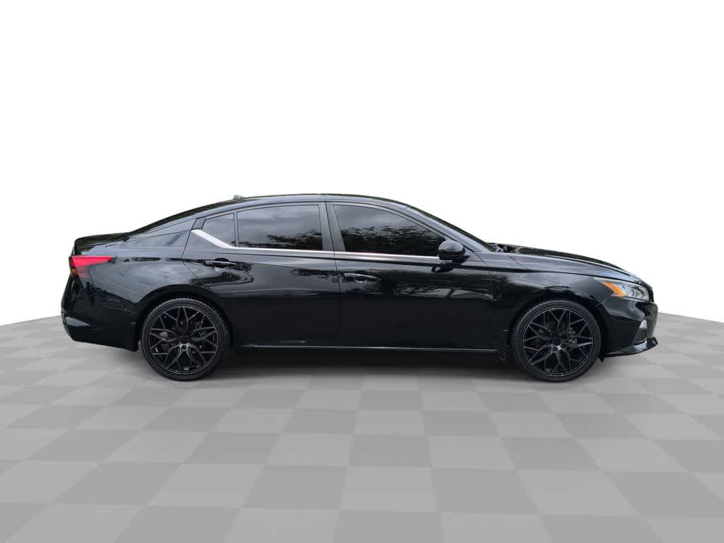 Thumbnail: 2019 Nissan Altima - 9