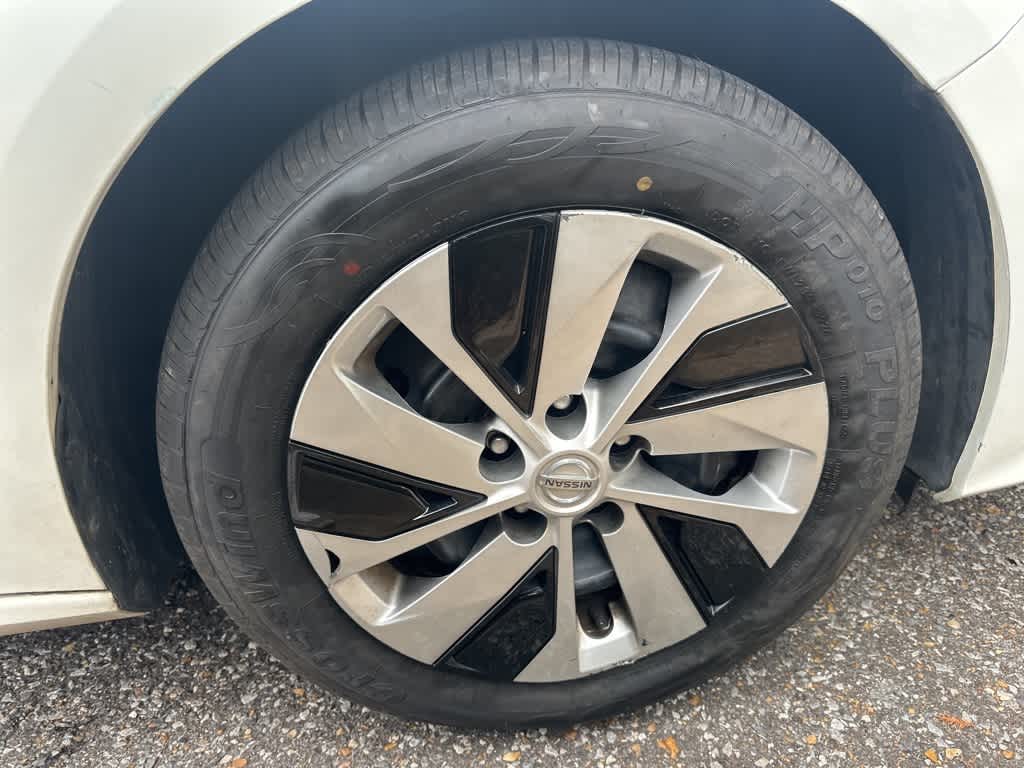 Thumbnail: 2020 Nissan Altima - 21