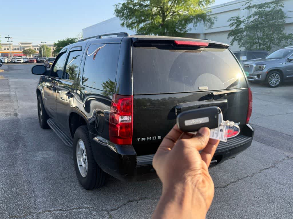 Thumbnail: 2008 Chevrolet Tahoe - 16
