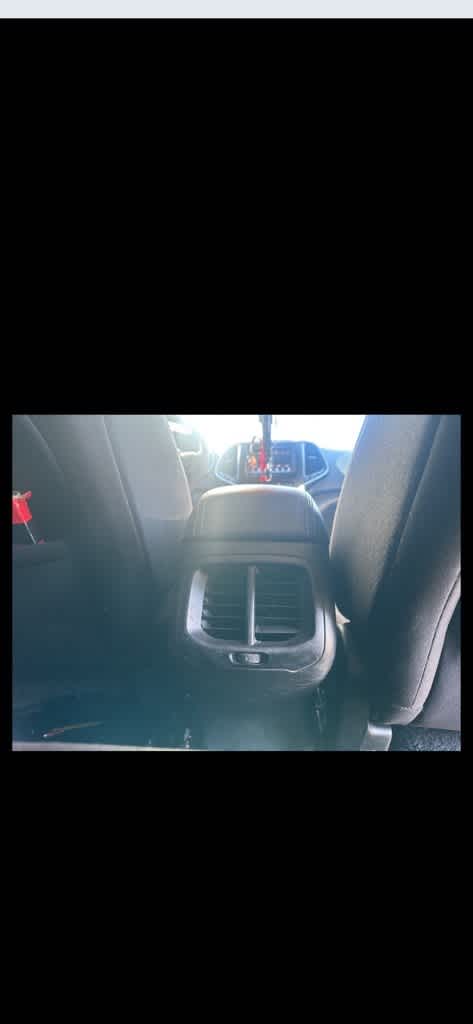 Thumbnail: 2021 Jeep Cherokee - 15