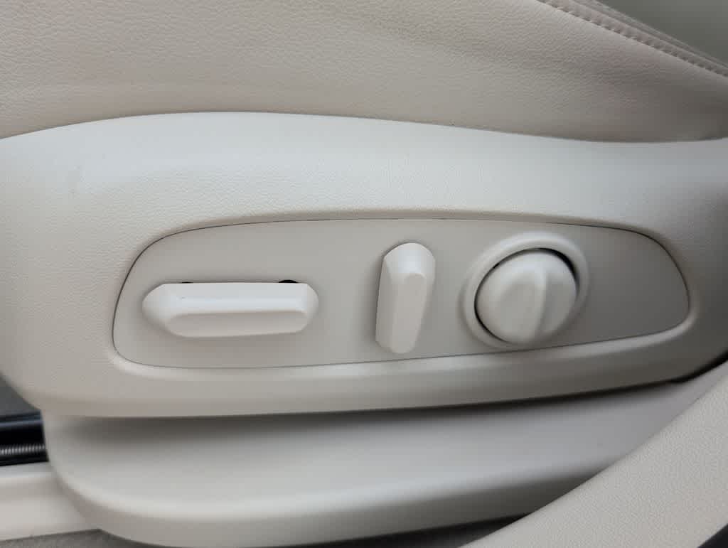 Thumbnail: 2023 GMC Acadia - 18