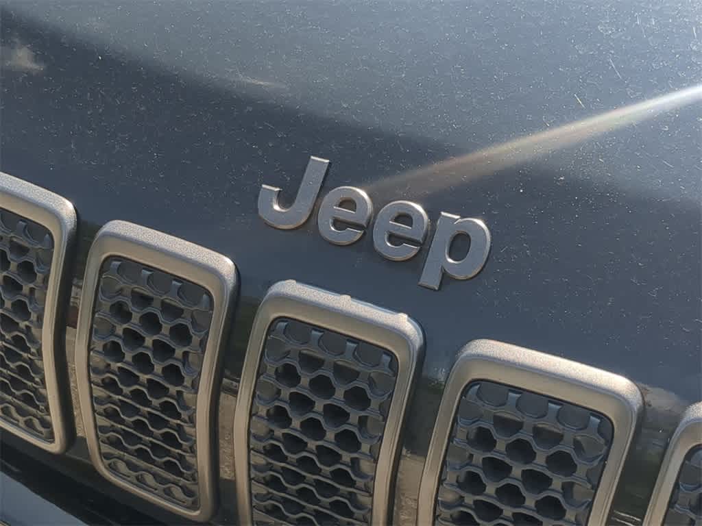 Thumbnail: 2021 Jeep Cherokee - 12