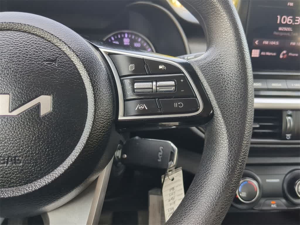 Thumbnail: 2023 Kia Forte - 23