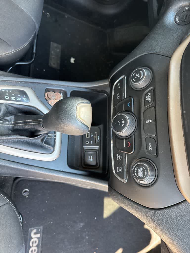 Thumbnail: 2015 Jeep Cherokee - 15