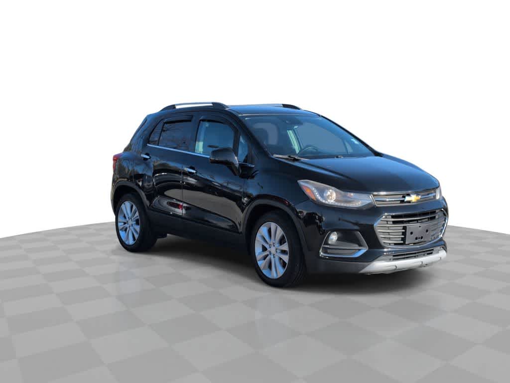 Thumbnail: 2017 Chevrolet Trax - 2