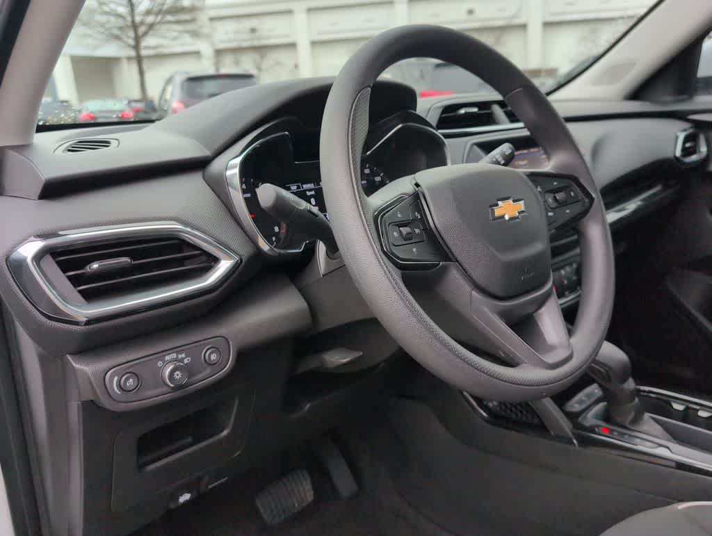 Thumbnail: 2023 Chevrolet TrailBlazer - 10