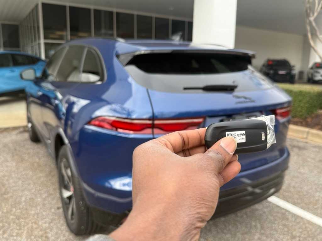 Thumbnail: 2021 Jaguar F-Pace - 11