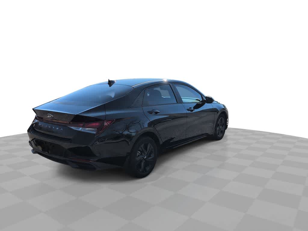 Thumbnail: 2022 Hyundai Elantra - 8