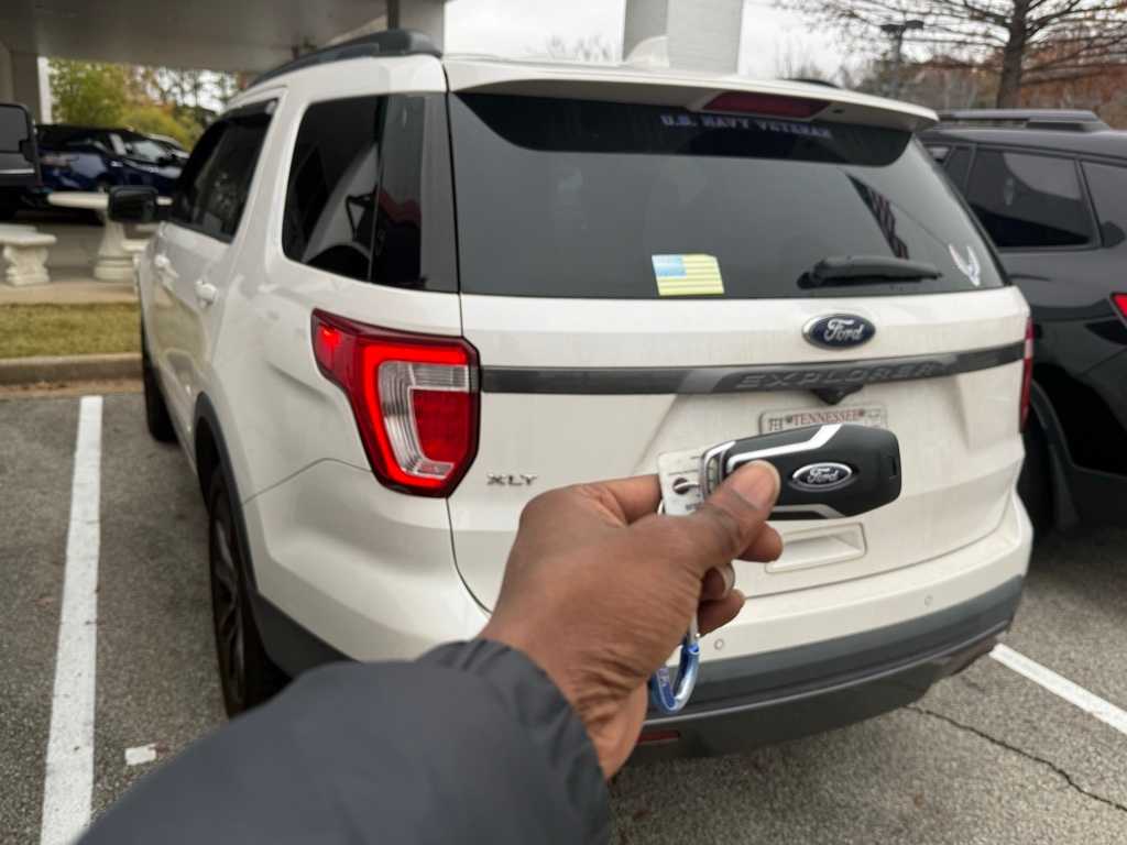 Thumbnail: 2017 Ford Explorer - 8