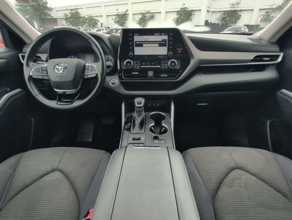 Thumbnail: 2021 Toyota Highlander - 16