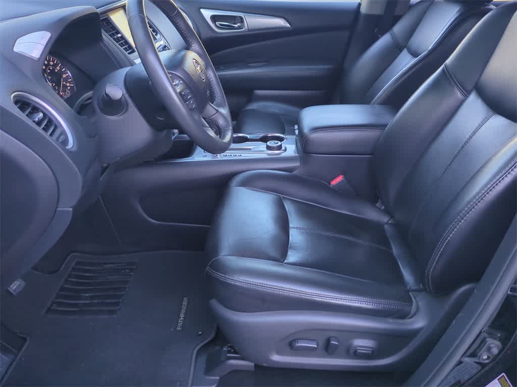 Thumbnail: 2017 Nissan Pathfinder - 17