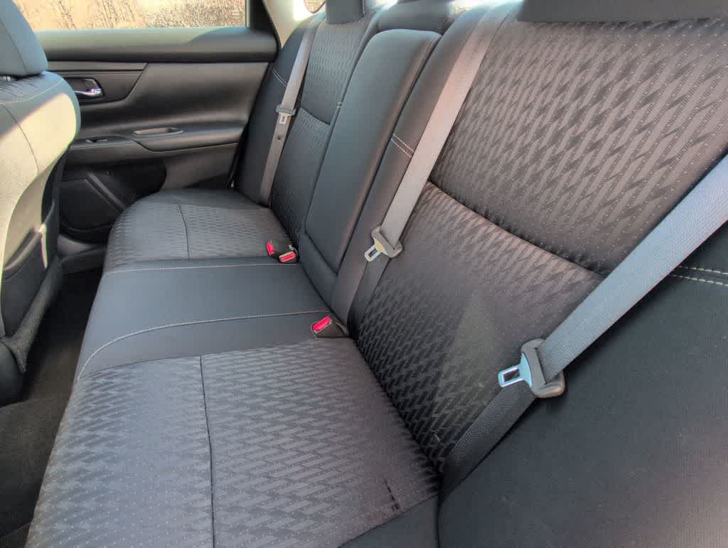 Thumbnail: 2017 Nissan Altima - 19