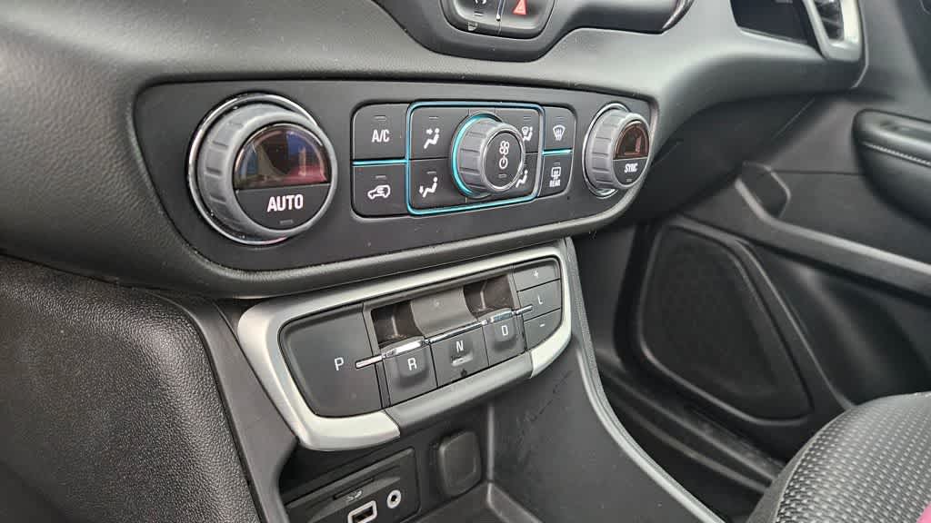 Thumbnail: 2022 GMC Terrain - 14