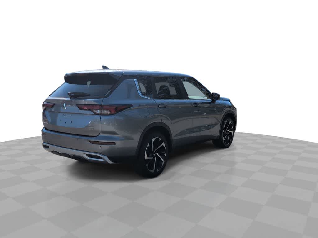 Thumbnail: 2022 Mitsubishi Outlander - 8