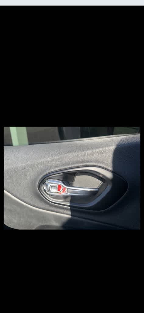 Thumbnail: 2021 Jeep Cherokee - 18