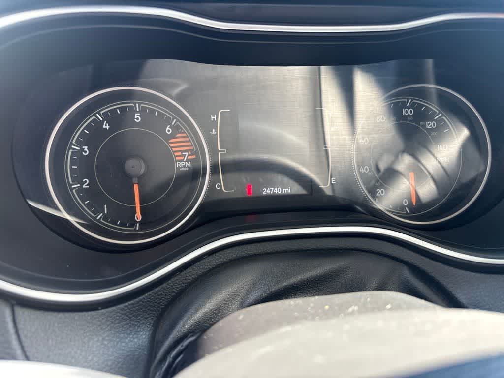Thumbnail: 2019 Jeep Cherokee - 17