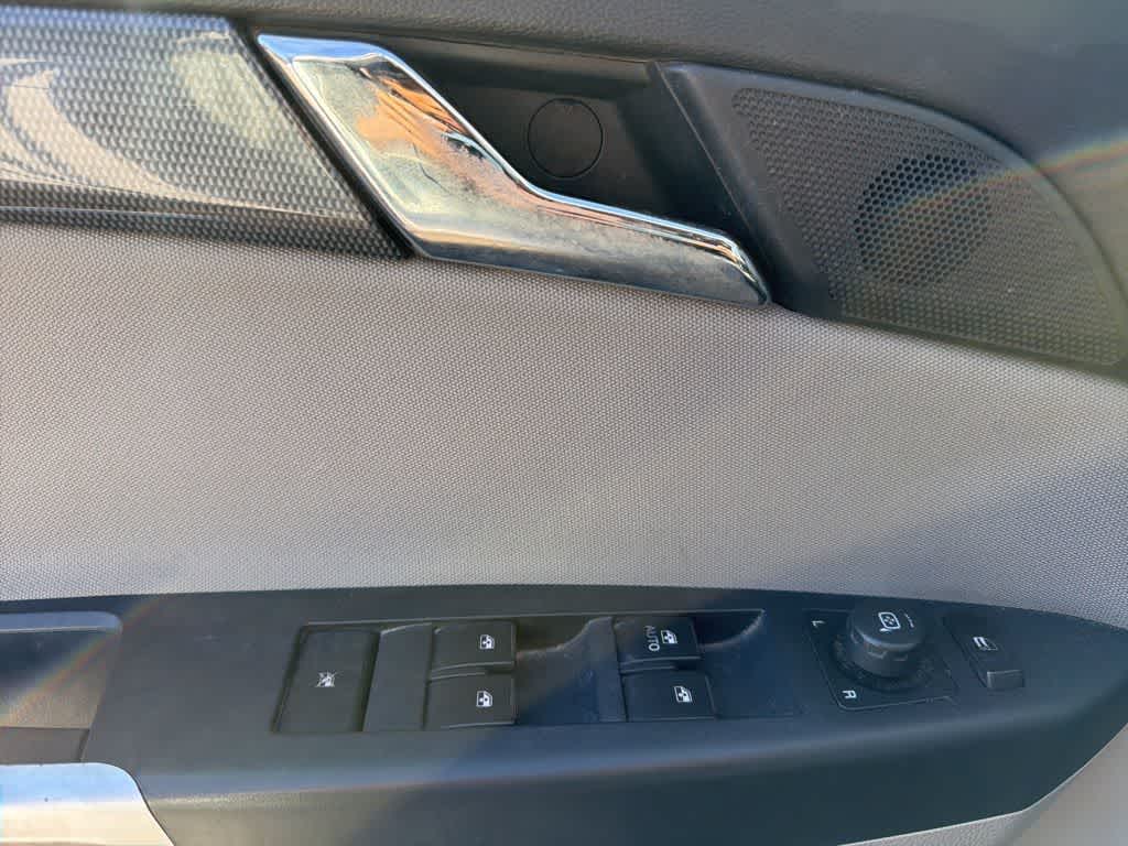 Thumbnail: 2008 Saturn VUE - 9